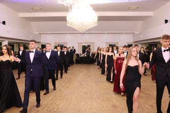 Uczniowie II LO w Wieluniu studniówkę mają już za sobą!